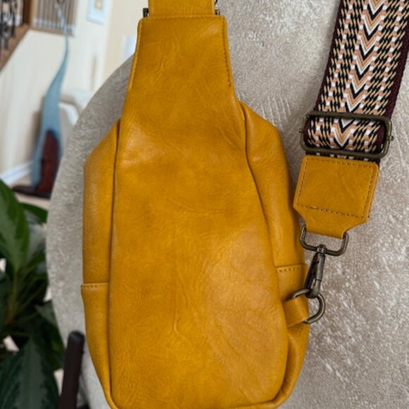 Pretty Simple Jordan Sling Bag NWOT - Picture 3 of 7
